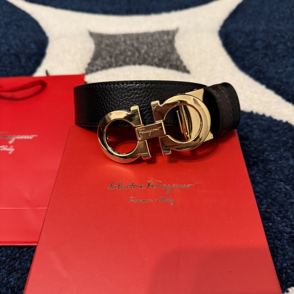 Salvatore Ferragamo Gold Buckle Reversible Black/Brown Belt Sz 42 - Picture 1 of 2